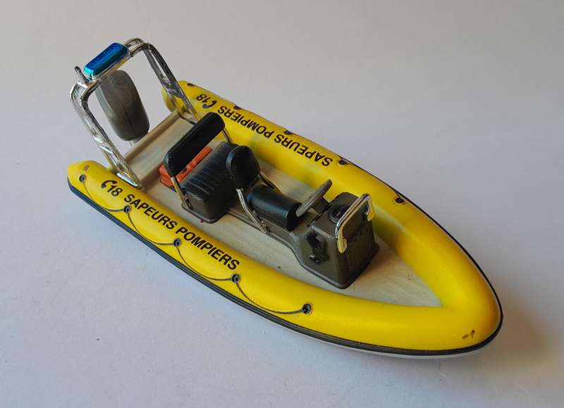 Vintage Bburago Fire Rescue RIB. Swiveling Motor.  13cm