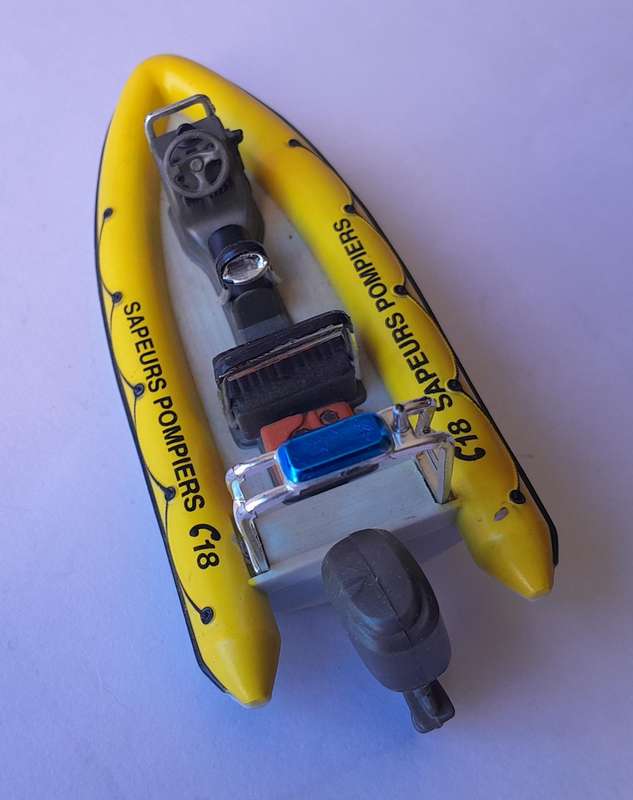 Vintage Bburago Fire Rescue RIB. Swiveling Motor.  13cm