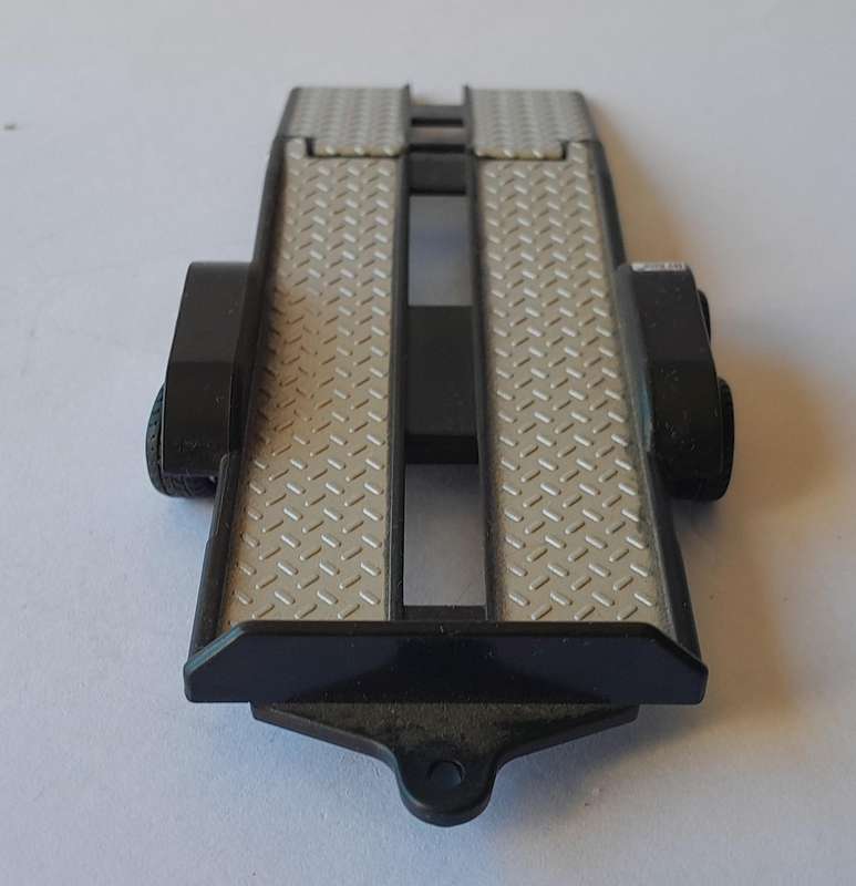 Vintage Maisto Four Wheel Open Car Hauler.  Flip-Up Ramp.  13cm