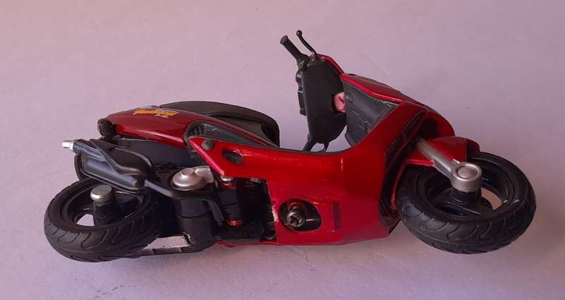 Vintage Maisto Die-Cast Malaguti Phantom F-12.  Scale 1/18.  No Stand.  10cm