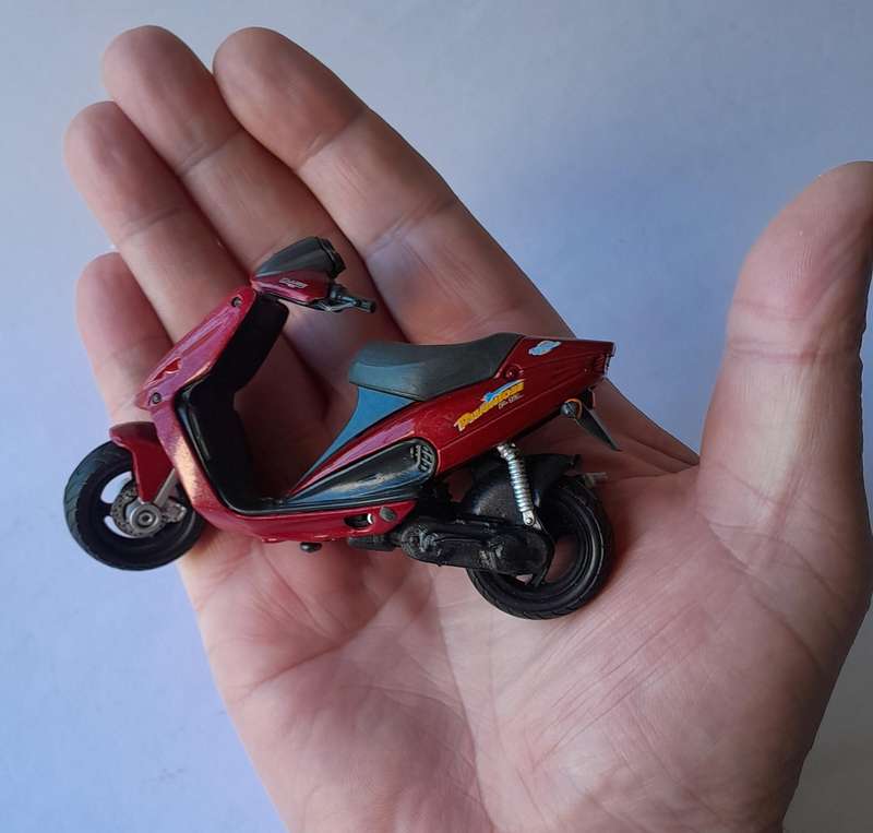 Vintage Maisto Die-Cast Malaguti Phantom F-12.  Scale 1/18.  No Stand.  10cm