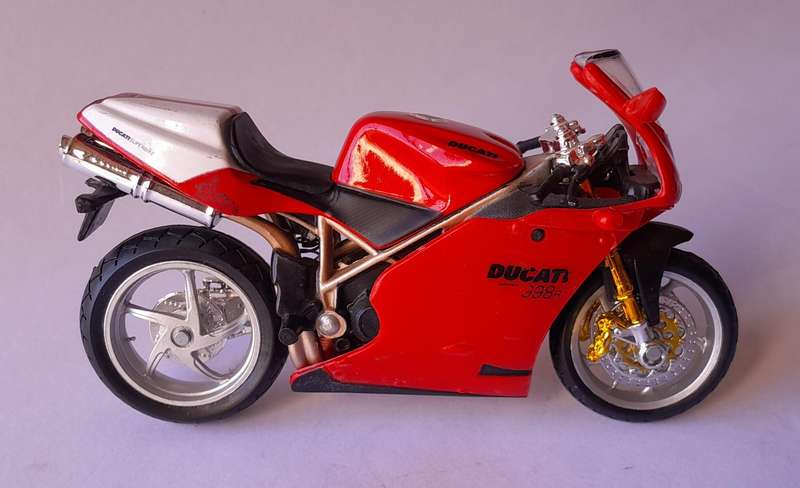 Vintage Bburago Die-Cast Ducati 998R. Scale 1/18.  11.5cm