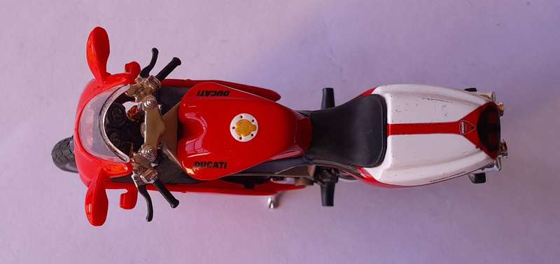Vintage Bburago Die-Cast Ducati 998R. Scale 1/18.  11.5cm