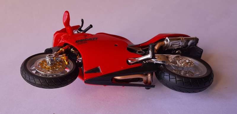 Vintage Bburago Die-Cast Ducati 998R. Scale 1/18.  11.5cm