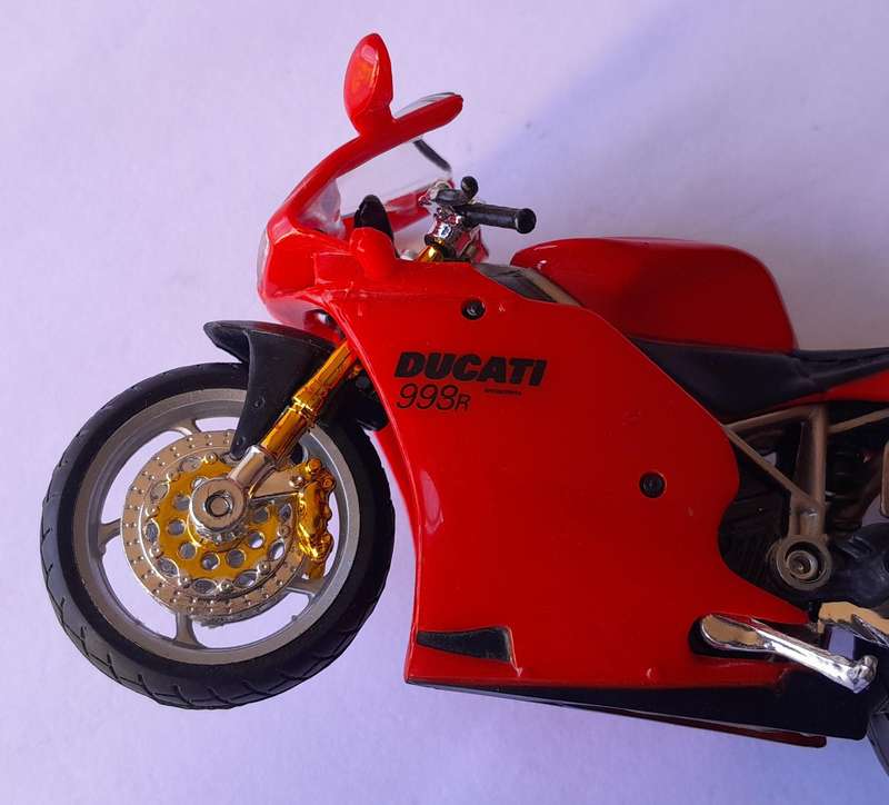 Vintage Bburago Die-Cast Ducati 998R. Scale 1/18.  11.5cm