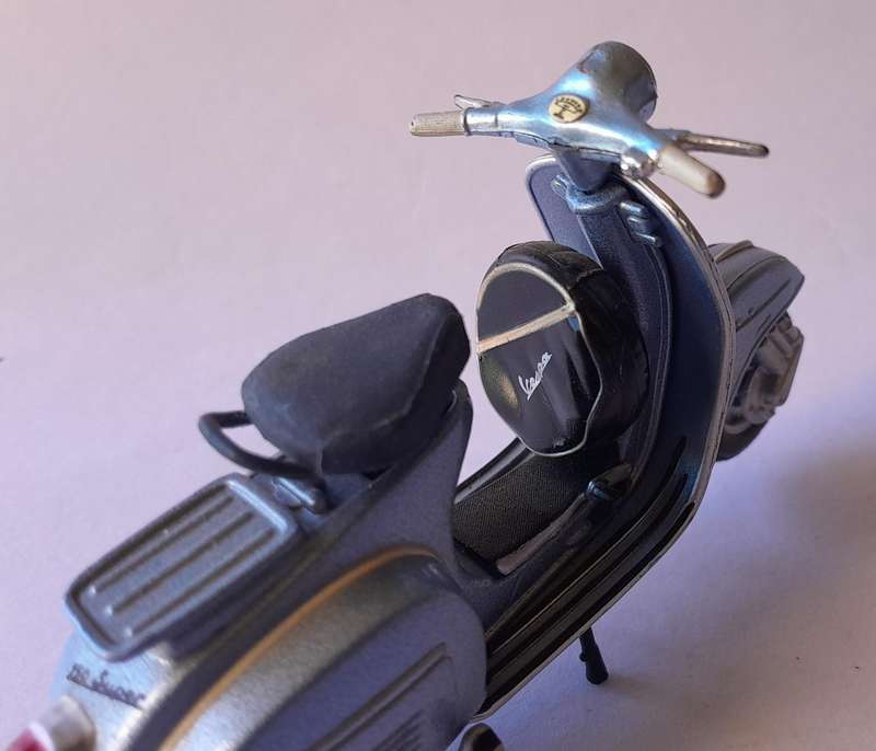 Vintage Maisto Die-Cast Vespa 150 Super (1965).  9.5cm