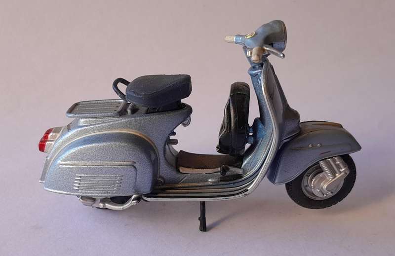 Vintage Maisto Die-Cast Vespa 150 Super (1965).  9.5cm