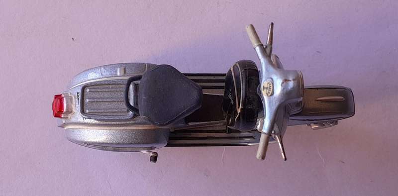 Vintage Maisto Die-Cast Vespa 150 Super (1965).  9.5cm