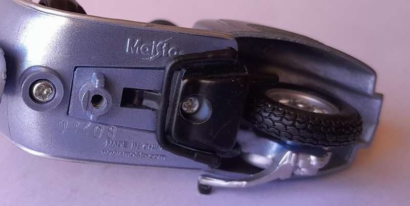 Vintage Maisto Die-Cast Vespa 150 Super (1965).  9.5cm
