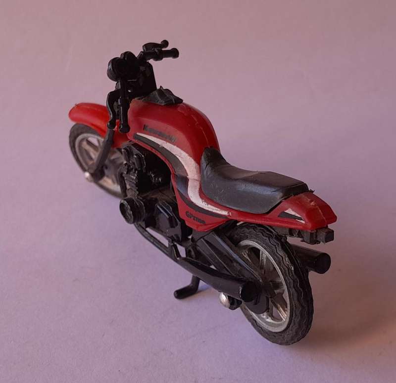 Rare Vintage Kawasaki GPZ 1100. Die-Cast Engine.  No Fairing.  7.5cm
