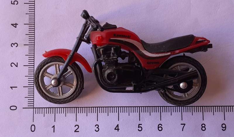 Rare Vintage Kawasaki GPZ 1100. Die-Cast Engine.  No Fairing.  7.5cm