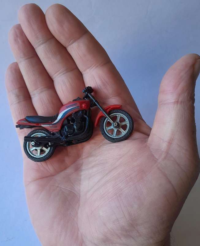 Rare Vintage Kawasaki GPZ 1100. Die-Cast Engine.  No Fairing.  7.5cm