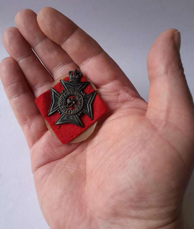 Royal Rhodesia Regiment Beret Badge.  1957-1972.  Lugs Intact.