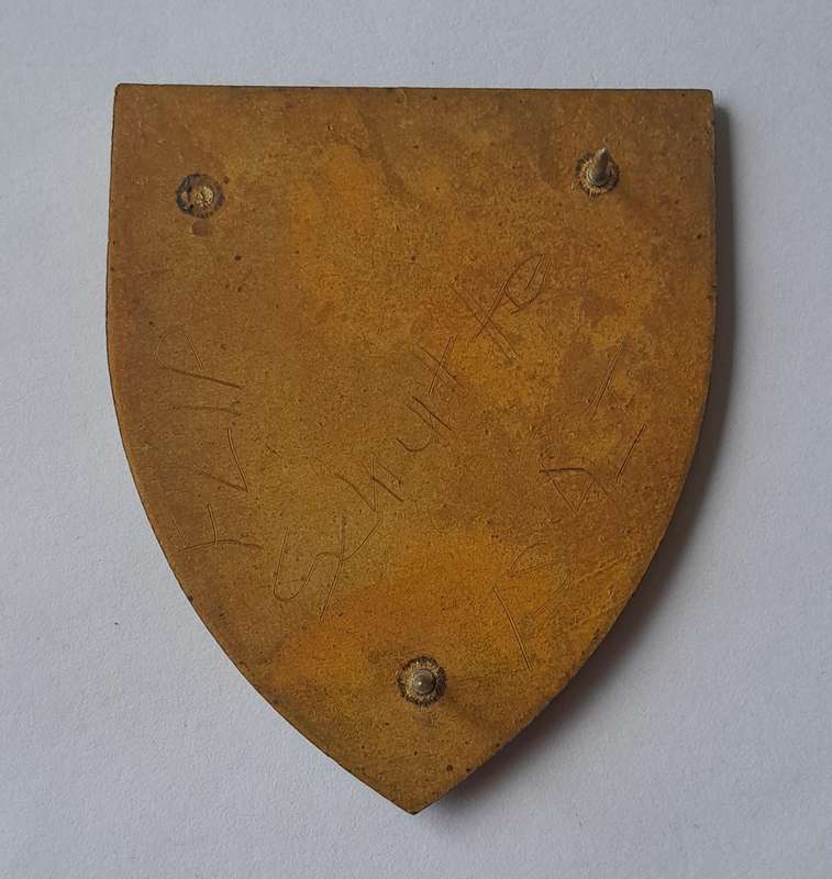 SADF 1 SAI (South African Infantry) Shoulder Flash (Type 1).  2 Pins Intact.