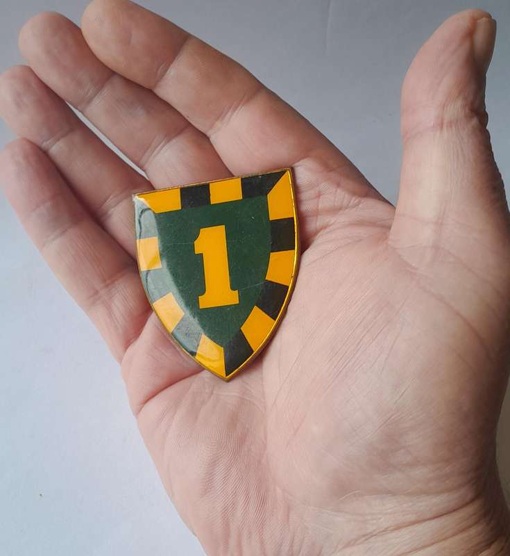 SADF 1 SAI (South African Infantry) Shoulder Flash (Type 1).  2 Pins Intact.