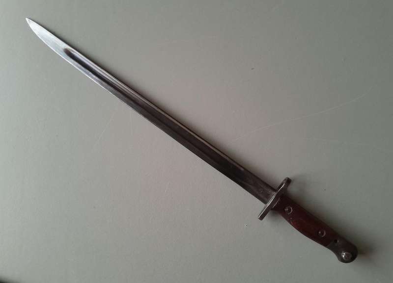 Rare WW2 Australian Orange Arsenal Pattern 1907 Bayonet With Scabbard And Frog.  Dated 1942.