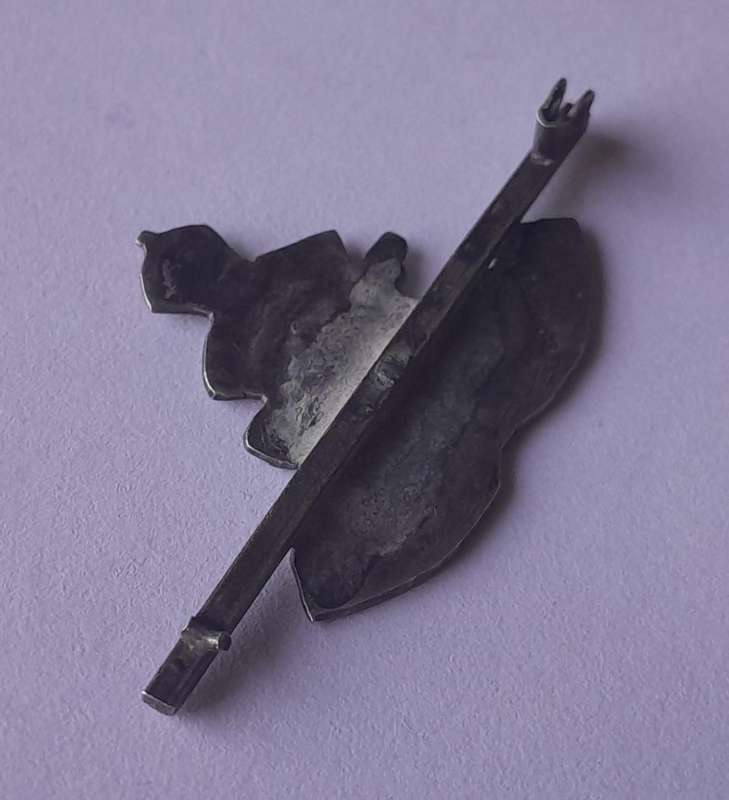 WW2 Solid Silver SA Artillery Sweetheart Badge.  Clasp Present (No Pin).