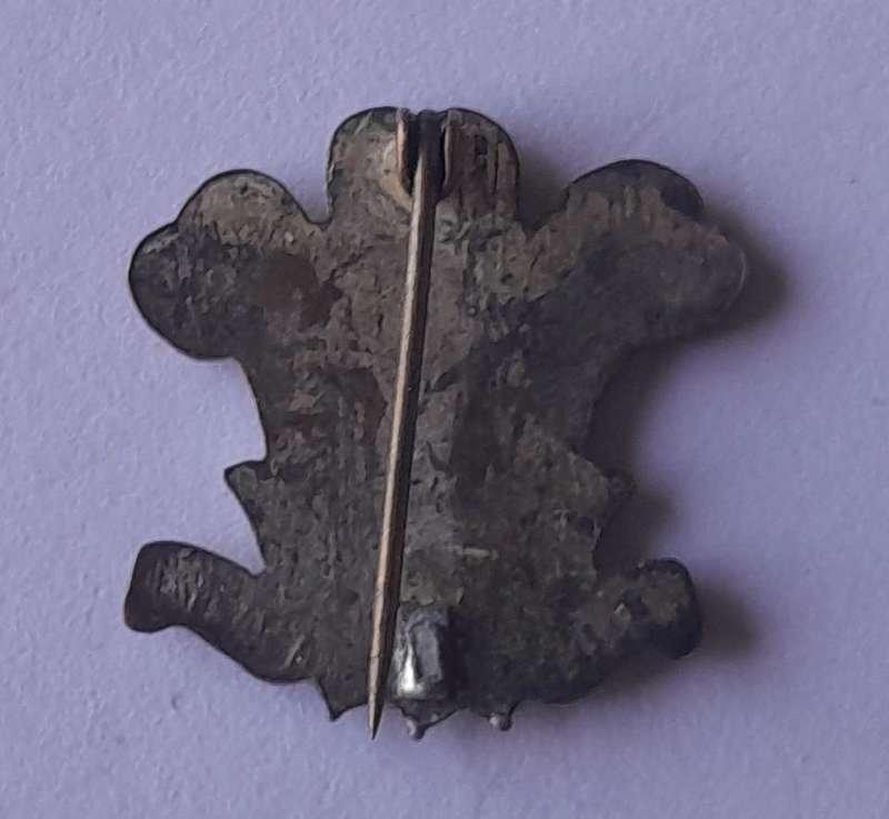 WW2 Royal Regiment of Wales Sweetheart Badge.  Pin Intact.  No Clasp.