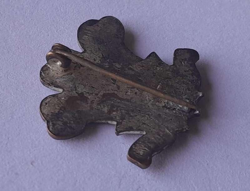 WW2 Royal Regiment of Wales Sweetheart Badge.  Pin Intact.  No Clasp.