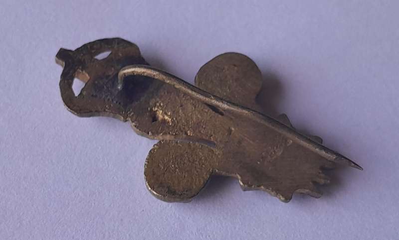 WW2 Yeomanry Sweetheart Badge.  Pin Intact.