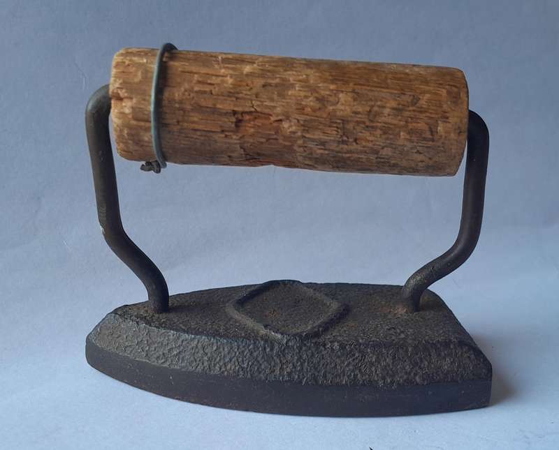 Antique Rustic Sad Iron.  9 x 8 x 5cm.