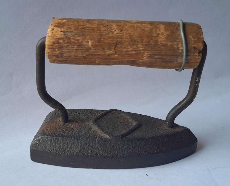 Antique Rustic Sad Iron.  9 x 8 x 5cm.