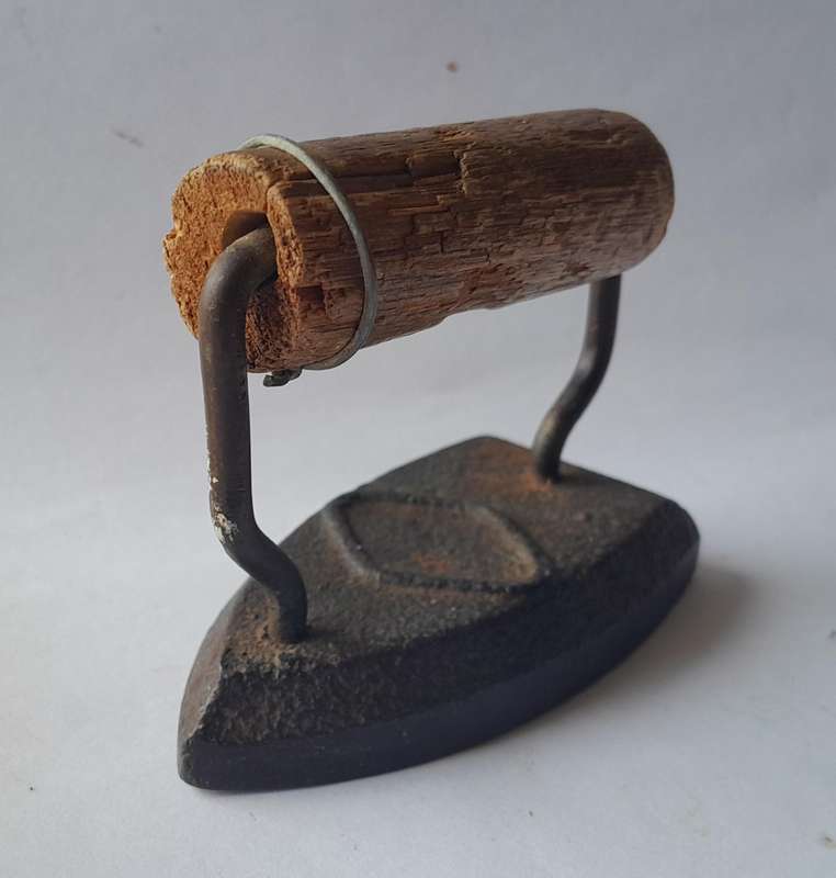 Antique Rustic Sad Iron.  9 x 8 x 5cm.