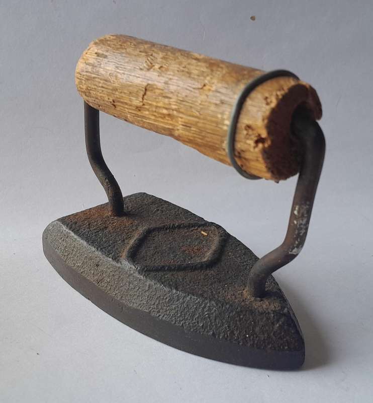 Antique Rustic Sad Iron.  9 x 8 x 5cm.
