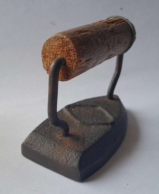 Antique Rustic Sad Iron.  9 x 8 x 5cm.