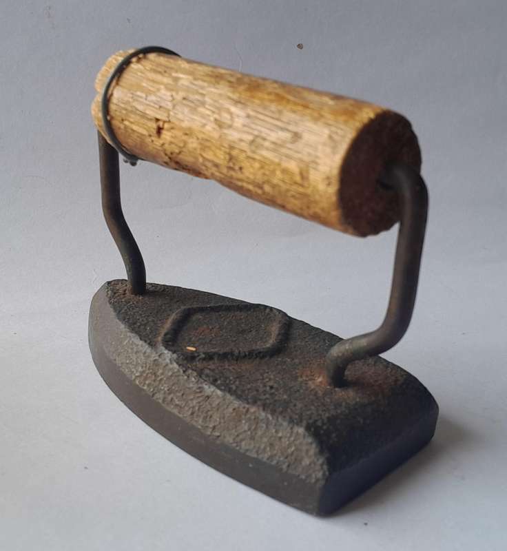 Antique Rustic Sad Iron.  9 x 8 x 5cm.