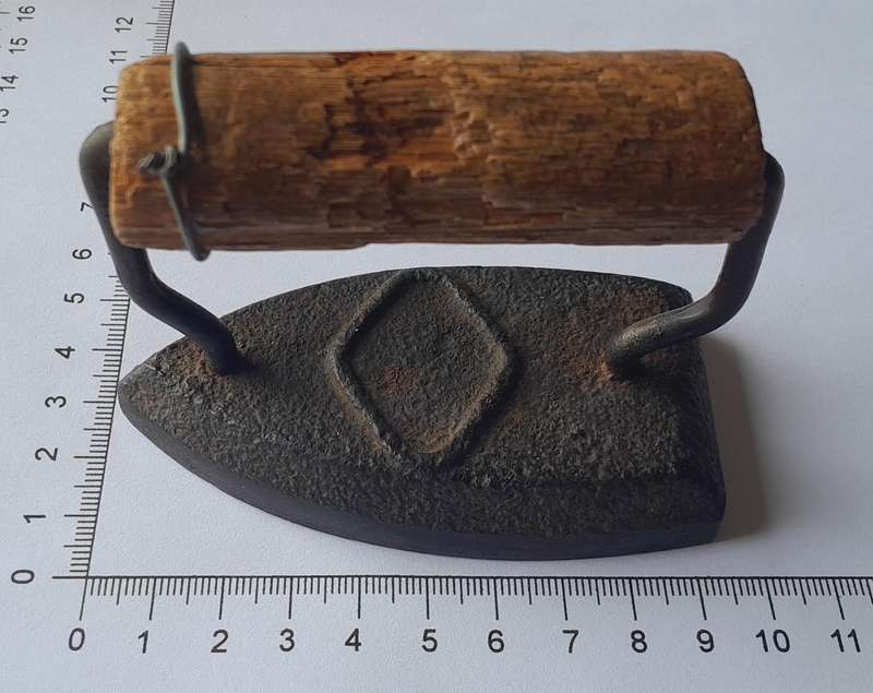 Antique Rustic Sad Iron.  9 x 8 x 5cm.