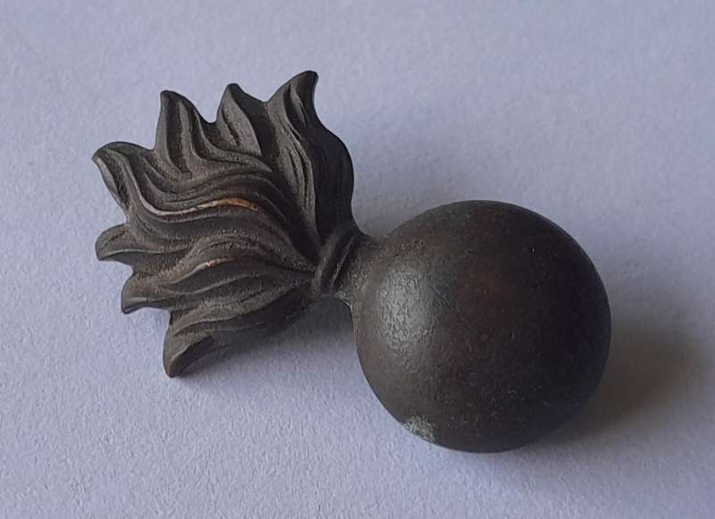 Early Transvaal Horse Artillery Badge.  Lugs Intact.