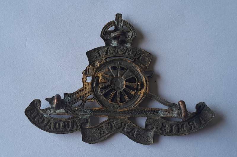 WW2 Natal Field Artillery Cap Badge.  Lugs Intact.