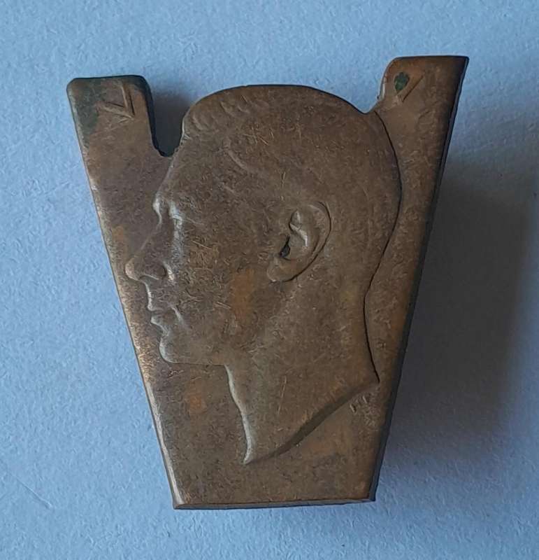 WW2 King George V "For Victory" Trench Art Badge. (Made from coin).