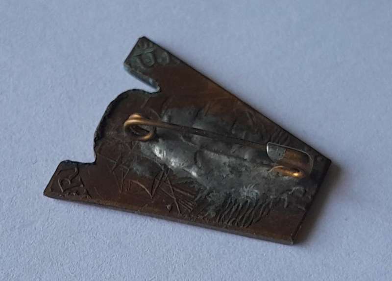 WW2 King George V "For Victory" Trench Art Badge. (Made from coin).