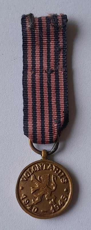 WW2 Belgium  1940 -1945  Volunteers Miniature Medal (Dated Version).