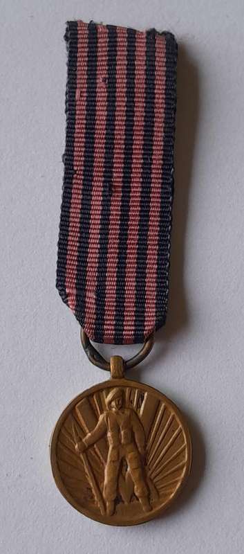 WW2 Belgium  1940 -1945  Volunteers Miniature Medal (Dated Version).