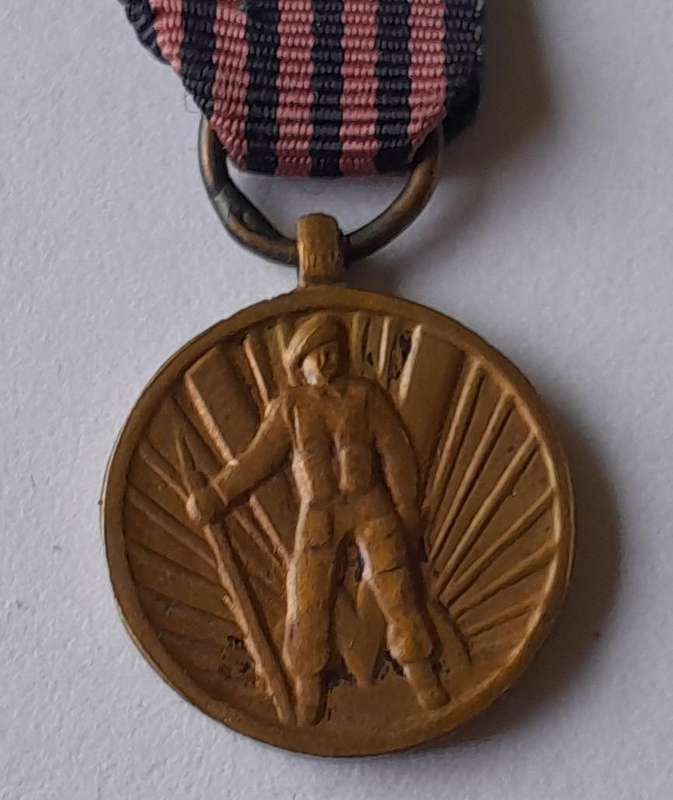WW2 Belgium  1940 -1945  Volunteers Miniature Medal (Dated Version).