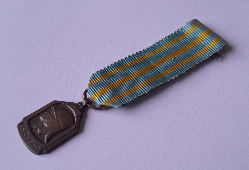 WW2 Belgium African War 1940 - 1945 Miniature Medal.
