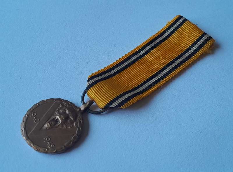 WW2 Belgium Victory 1940 - 1945 Miniature Medal.