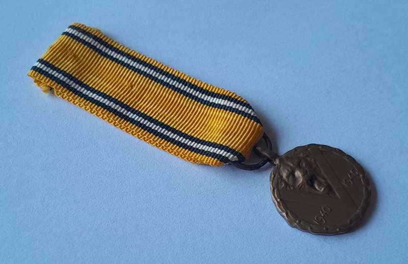 WW2 Belgium Victory 1940 - 1945 Miniature Medal.
