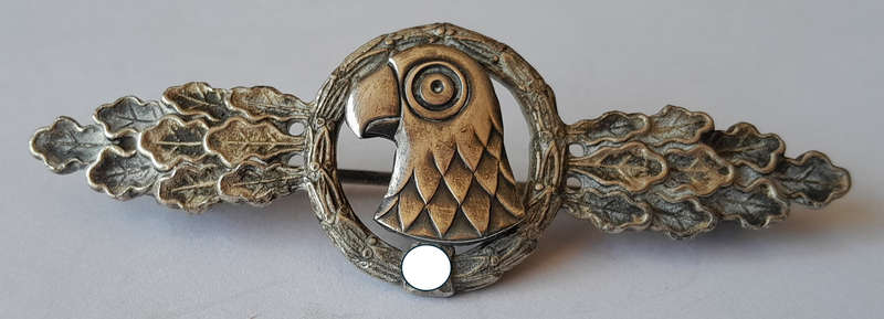 "Reserved". WW2 German Luftwaffe Silver Grade Reconnaissance Squadron Clasp Badge.