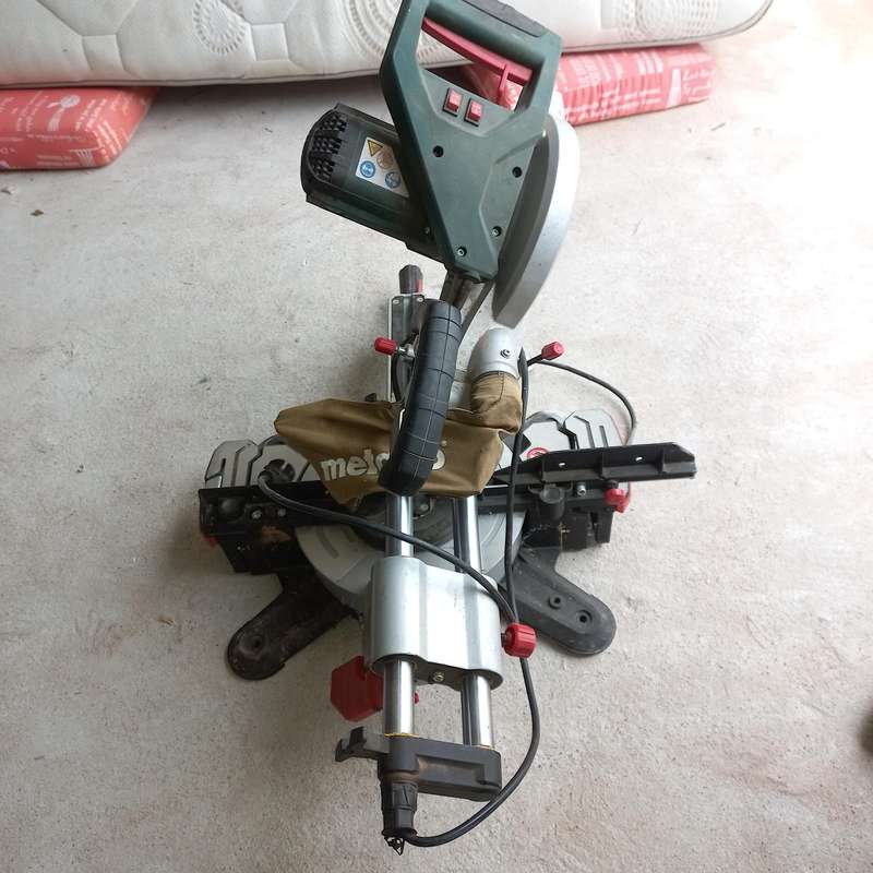 Metabo KGS216M Mitre Compound Saw