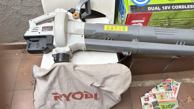 Ryobi cordless blower with charger