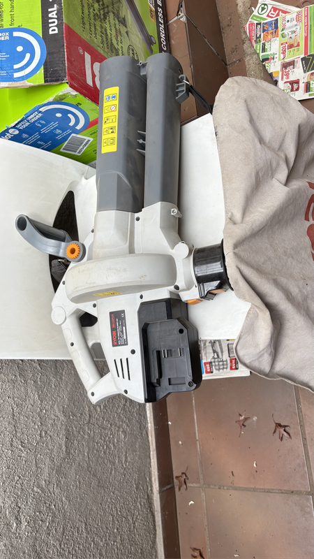 Ryobi cordless blower with charger