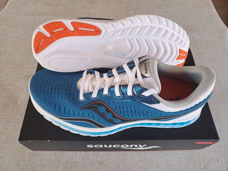 Saucony Kinvara 11 mens running shoe - size UK 7 / US 8 / EUR 41 / CM 26