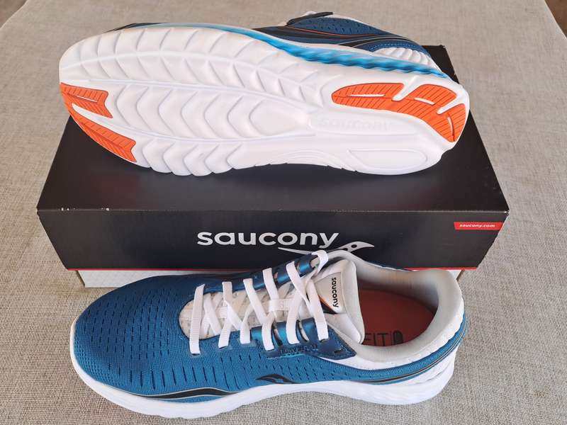 Saucony Kinvara 11 mens running shoe - size UK 7 / US 8 / EUR 41 / CM 26