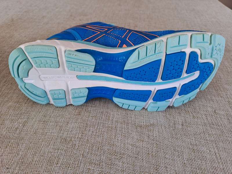 Asics Gel-Nimbus 19 running shoe Ladies  Size UK 4  Used