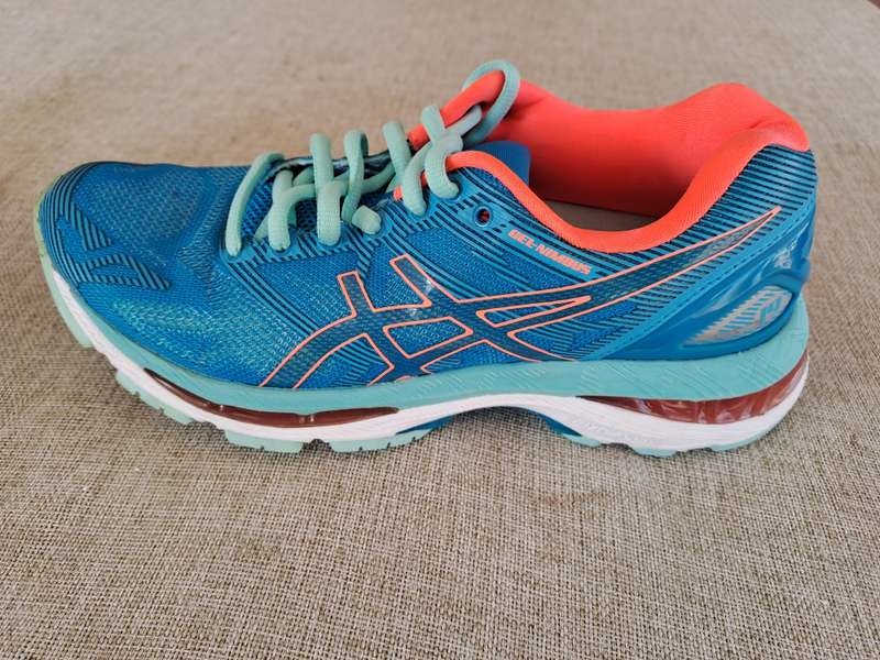 Asics Gel-Nimbus 19 running shoe Ladies  Size UK 4  Used
