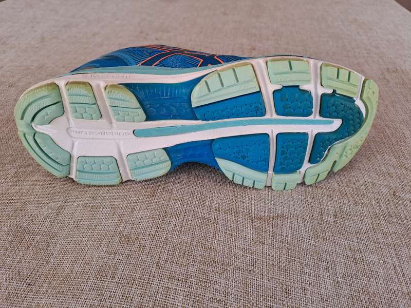 Asics Gel-Nimbus 19 running shoe Ladies  Size UK 4  Used